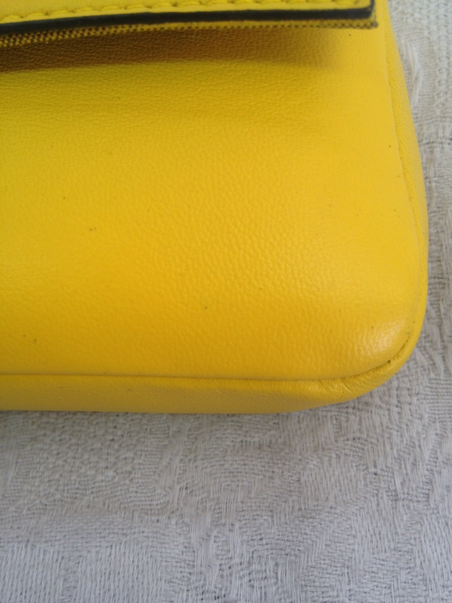 フェンディ　FENDI　財布　黄色　A2　ソファー、鞄、バッグ、修理、張替、黒ずみ汚れ、クリーニング、色移り、擦り傷、染め直し
